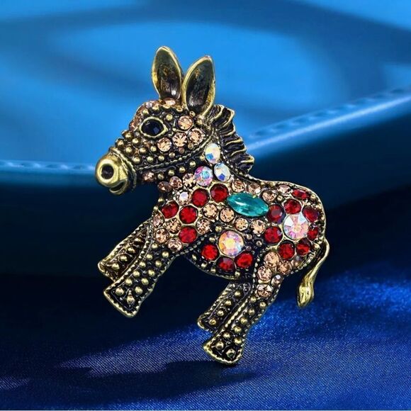🩵 NEW Sparkling crystal embellished colorful donkey brooch 🩵 - Picture 3 of 6